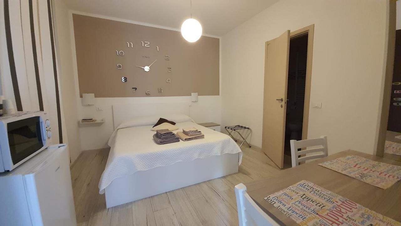 Le Camere Di Sabrina Con Bagno In Camera Sarzana Exterior foto