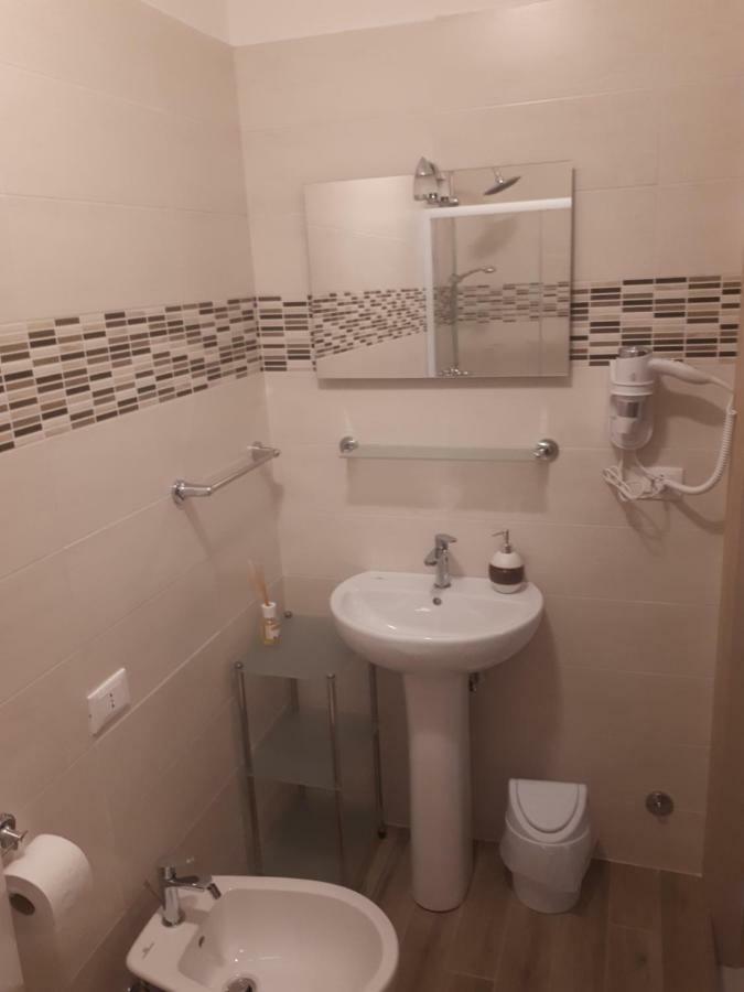 Le Camere Di Sabrina Con Bagno In Camera Sarzana Exterior foto