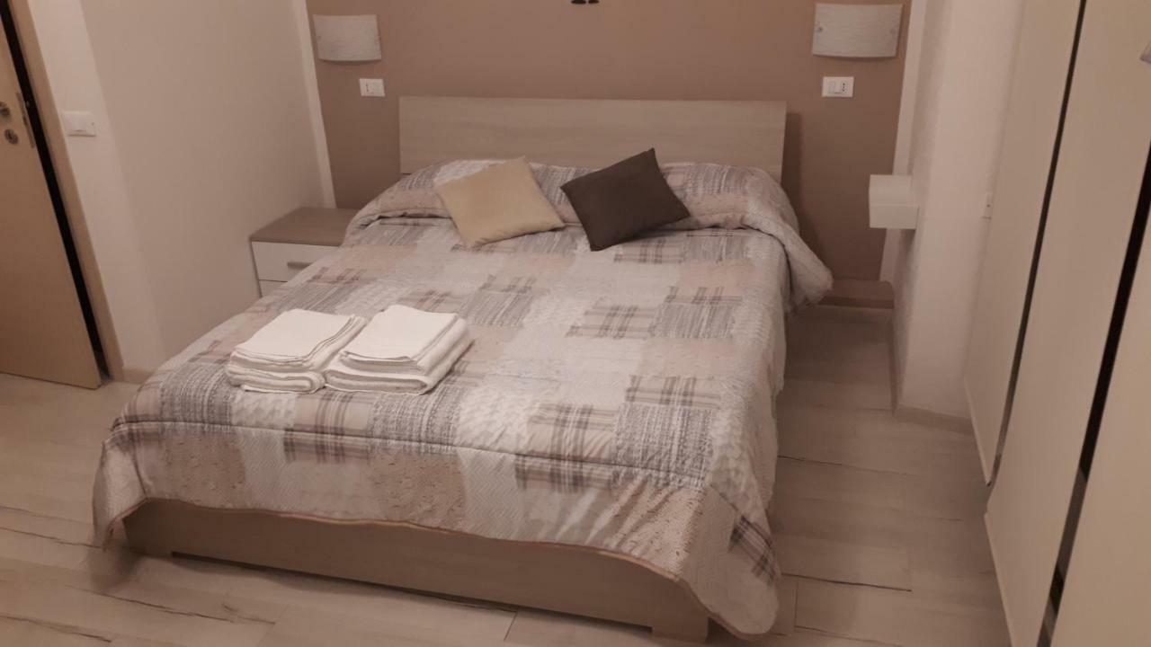 Le Camere Di Sabrina Con Bagno In Camera Sarzana Exterior foto