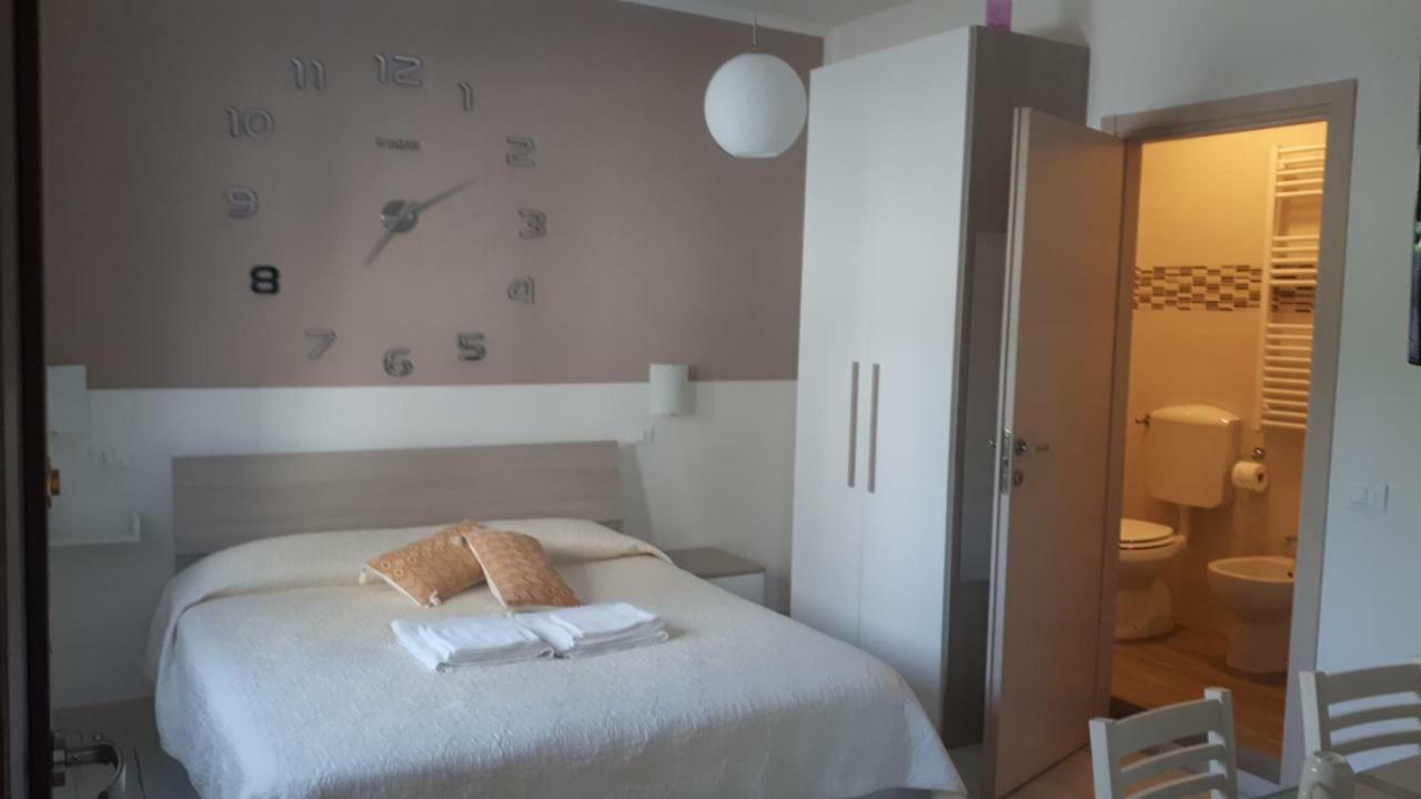 Le Camere Di Sabrina Con Bagno In Camera Sarzana Exterior foto